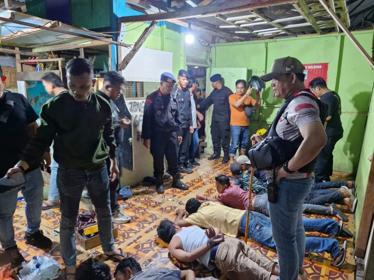 Personel Sat Brimob Polda Sumut dan Polres Pelabuhan Belawan Amankan Tawuran Antar Warga